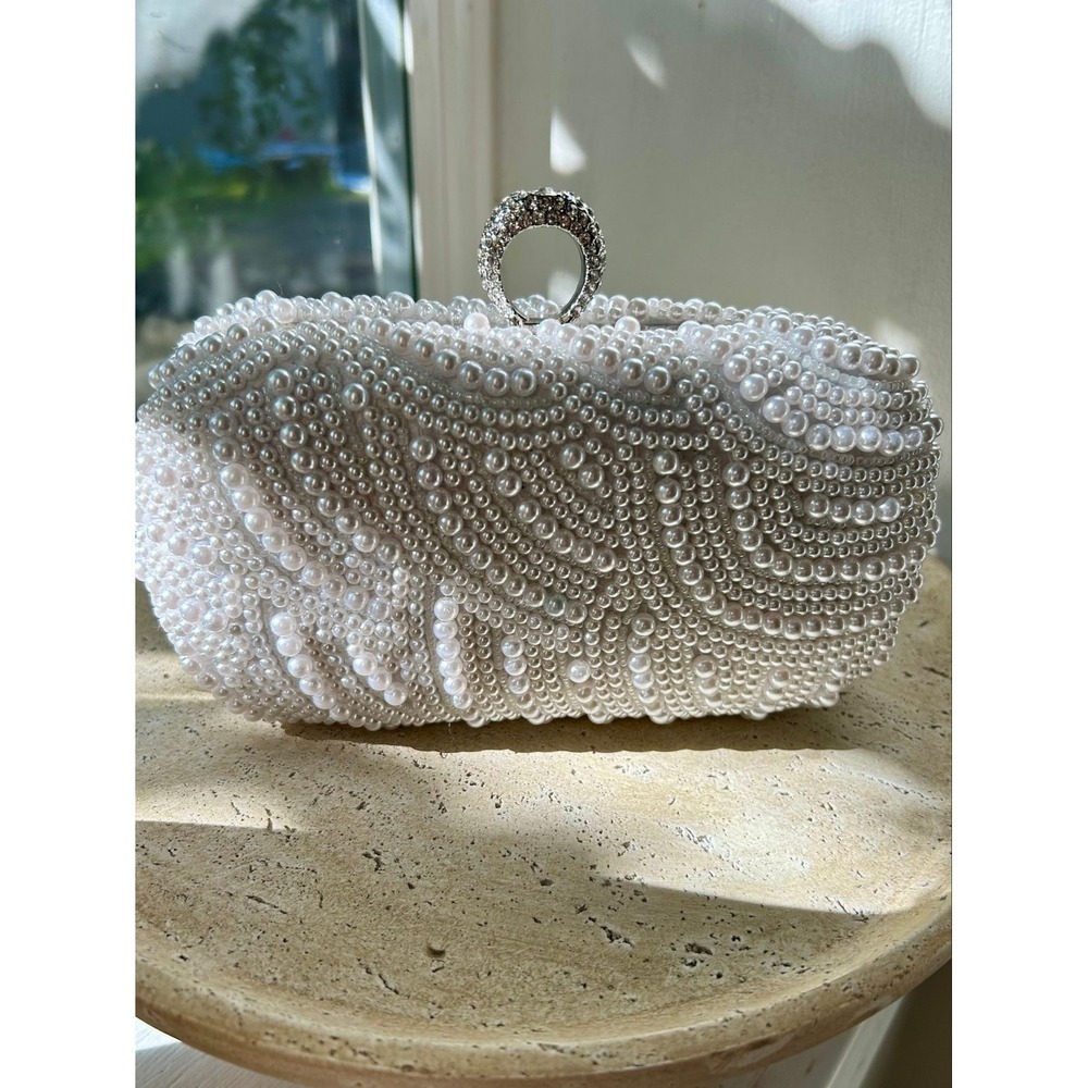 Moonlit Reception Pearl‎ Clutch